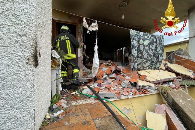 I resti dell'abitazione distrutta dall'esplosione