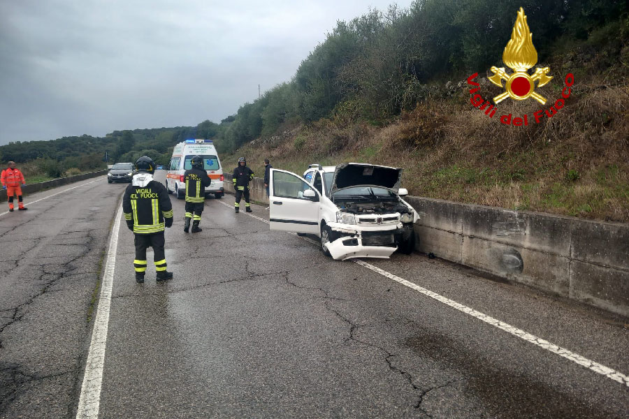 Macomer. Perde il controllo dell’auto a causa del maltempo e finisce contro un muro