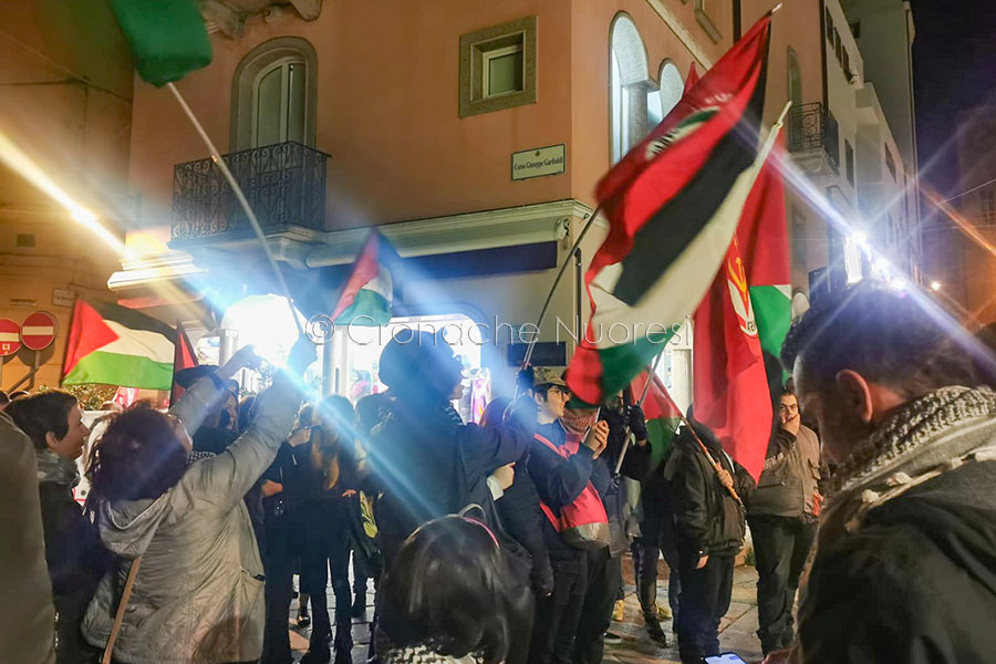 A Nuoro in tanti in piazza per chiedere il cessate il fuoco a Gaza