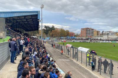 Stadio Frogheri pieno per l'amichevole Nuorese-Cagliari