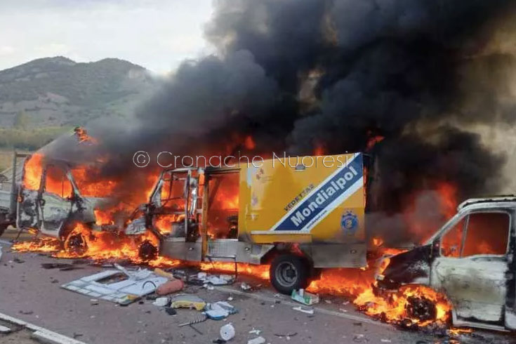 Assalto a un portavalori in Ogliastra: spari, auto in fiamme e il mezzo bloccato con un catenaccio d’acciaio