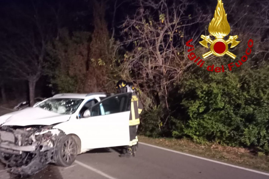Ancora croci sulle strade dell’Isola. Perde il controllo dell’auto e si schianta contro un albero: muore un 30enne