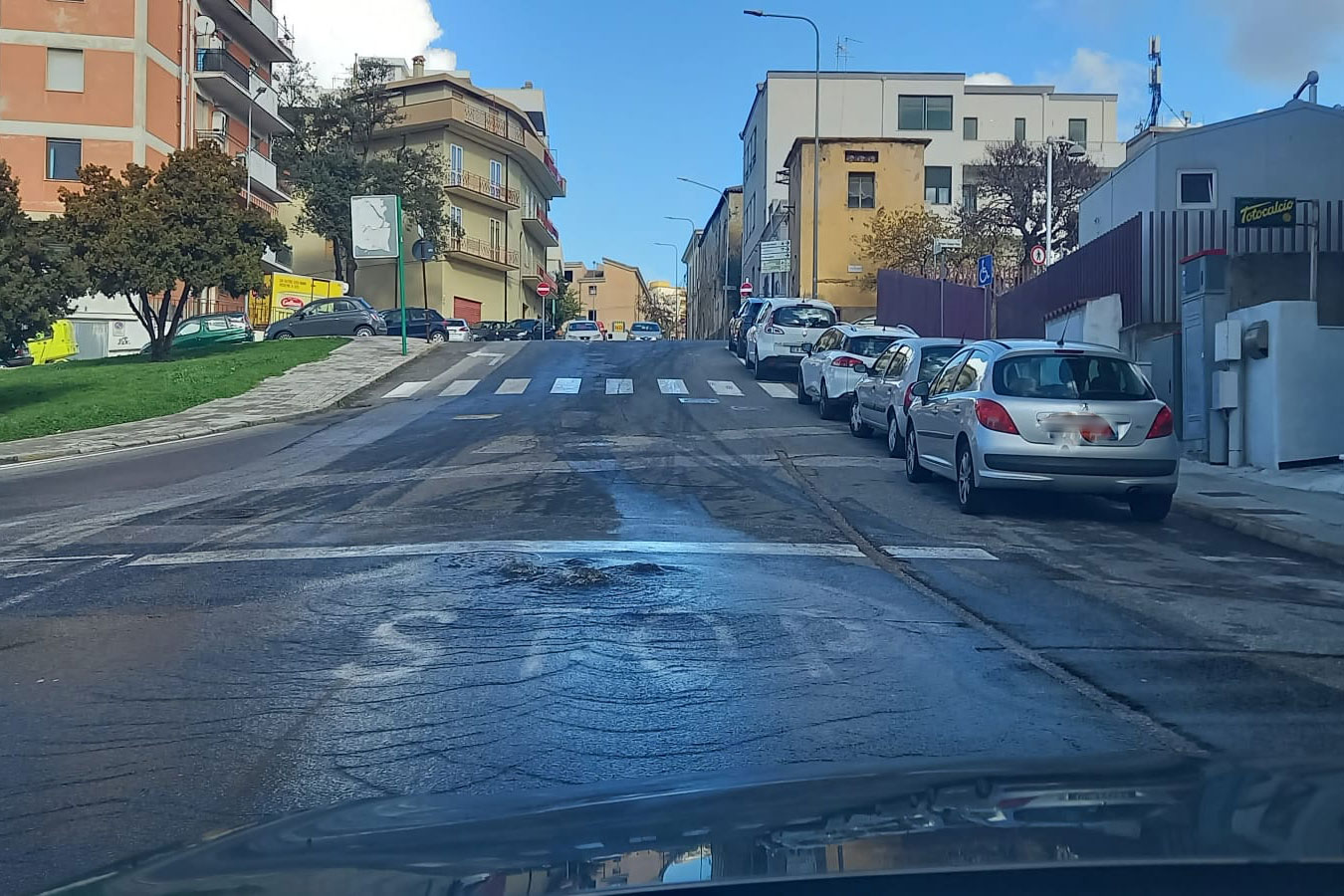 Nuoro.  Rottura della condotta in via Manzoni: l’acqua tornerà intorno metà pomeriggio