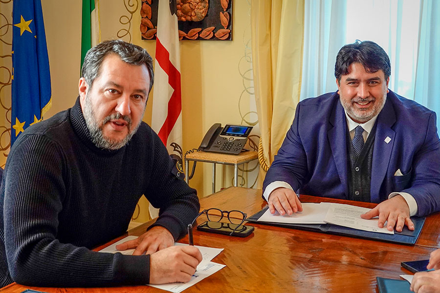 Salvini a Cagliari: “Sono per il Solinas bis”… “Stipendi in Sardegna crescono più che a Milano”.