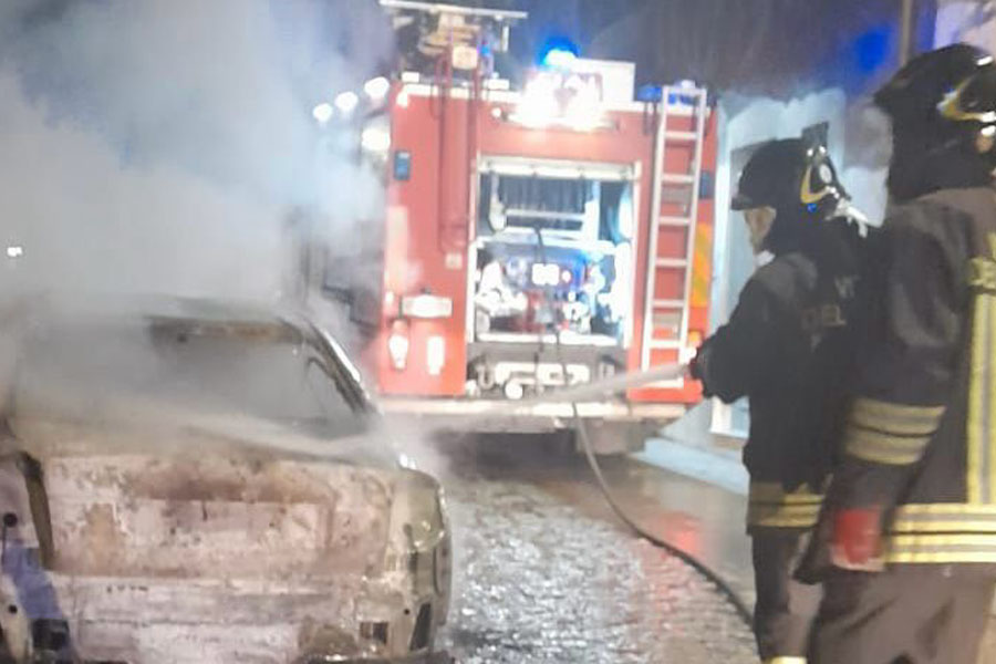 Orgosolo. A fuoco l’auto di un libero professionista