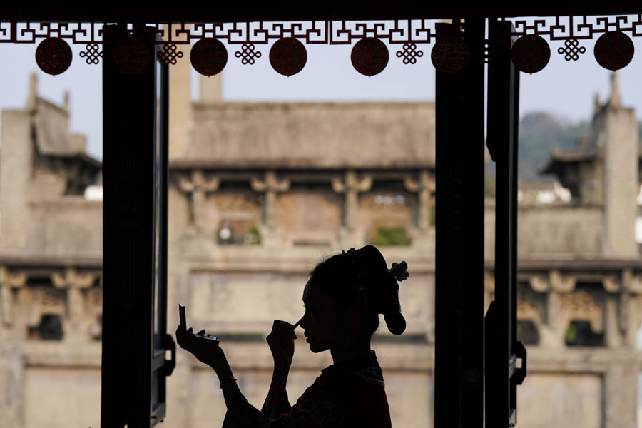 Cina: maestra di poesia nazionale scompare a 100 anni