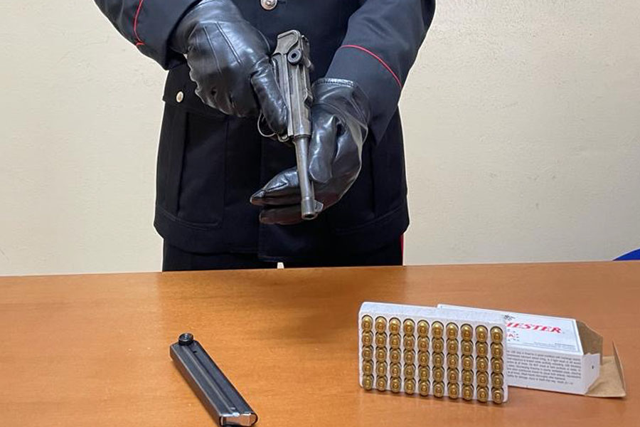 Torpè. Sorpreso con un’arma da guerra e numerose munizioni:  53enne ai domiciliari