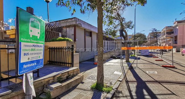 Cantiere deserto di fronte alla Piscina Comunale