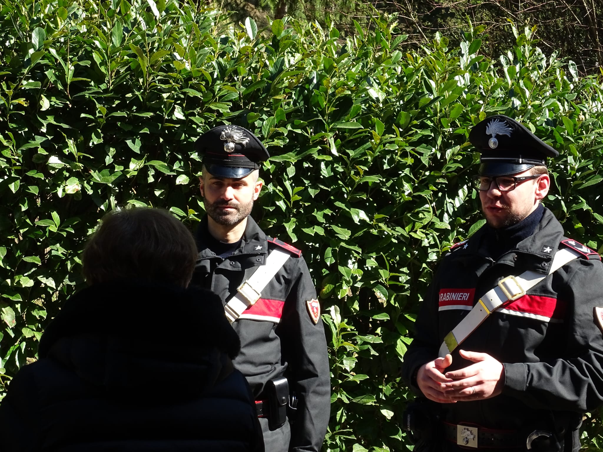 La consegna di otto teglie di pizza mai ordinate fa scoppiare il litigio tra rider e cliente: era uno scherzo di un 15enne