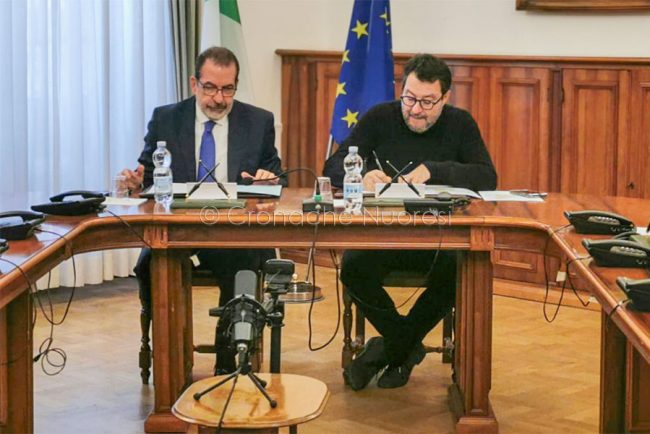 Il ministro Salvini col prefetto Dionisi a Nuoro (foto S.Meloni)