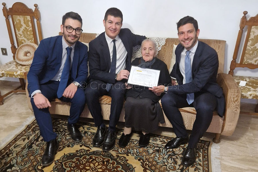 Dorgali. Poste Italiane rende omaggio alla centenaria Caterina Fancello