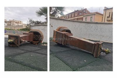 La fontanella divelta ai Giardini