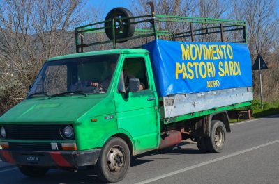 Manifestazione dei trattori sulla 131 (foto Nieddu)