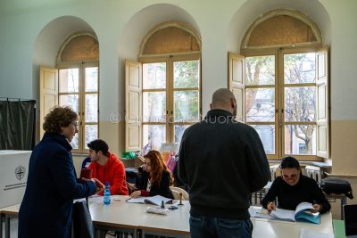 Nuoro, operazioni di voto al Liceo Asproni (foto Novellu)