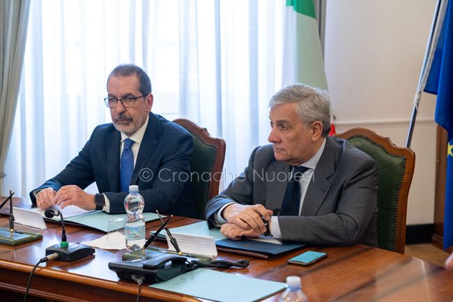 Nuoro. Il ministro Antonio Tajani col prefetto Dionisi (foto S.Novellu)