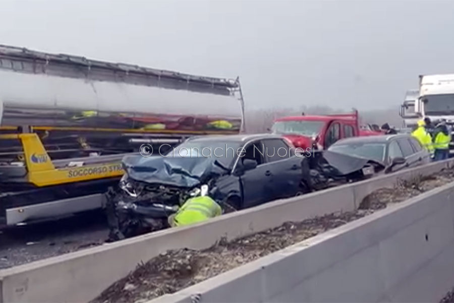Pauroso maxi tamponamento sulla A1: 30 mezzi coinvolti e 25 feriti, due gravi – VIDEO