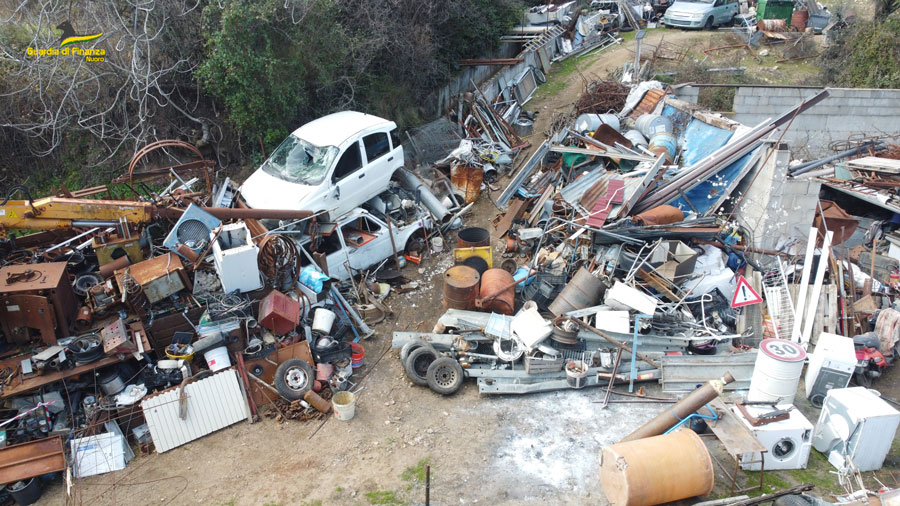 Maxi discarica abusiva con materiali -anche pericolosi- sequestrata in Ogliastra