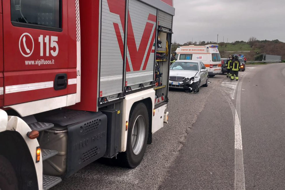 Incidente tra due auto al bivio per Noragugume: due feriti all’ospedale San Francesco di Nuoro