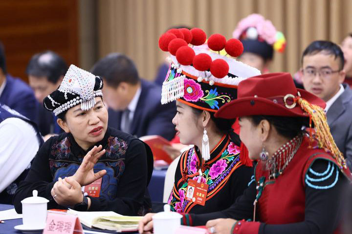 Cina: mercato tradizionale a Qingdao attira visitatori in vista della Festa di primavera