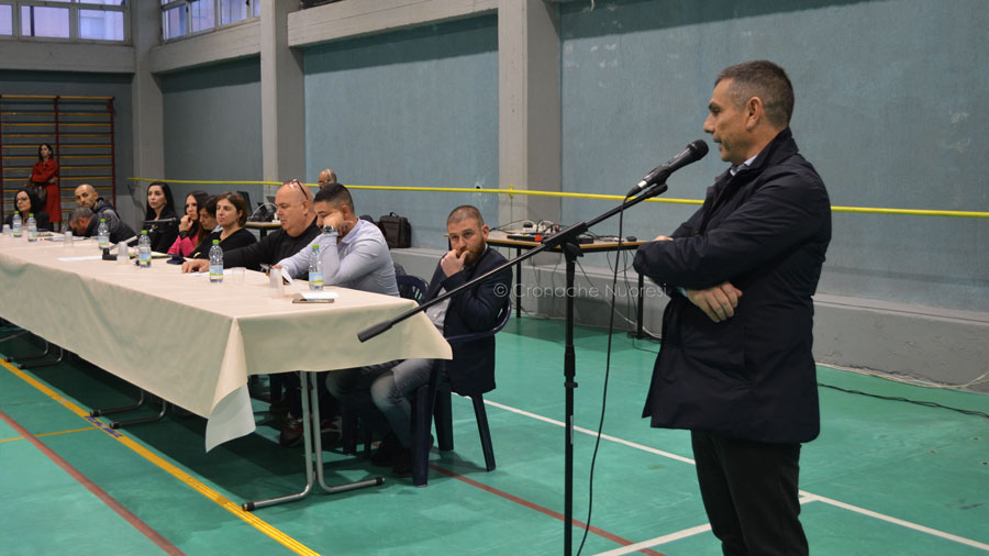 Ottana dice no alla cultura delle bombe: “l’attentatore è arrivato da fuori”