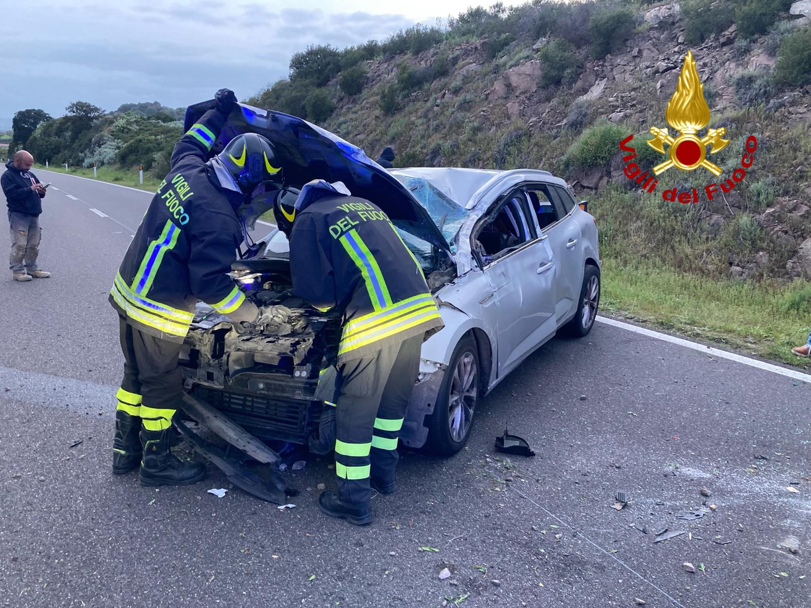 Nuoro. Paura sulla 131: sbanda e si schianta contro il guard rail: ferito il conducente