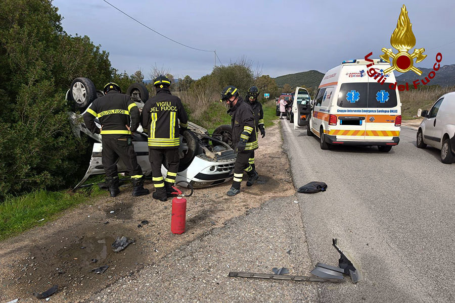 Galtellì. Scontro tra due auto: madre e figlia finiscono in ospedale