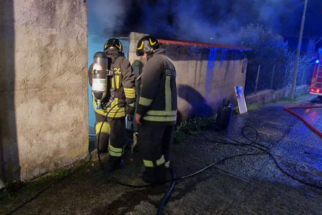 Onani', Vigili del fuoco sul luogo dell'incendio