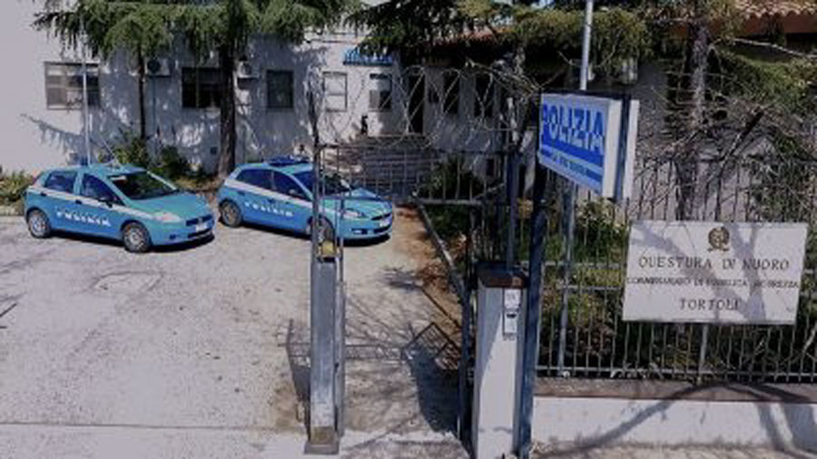 Tortolì. Minacce di morte e offese contro un poliziotto scritte sul muro del cimitero