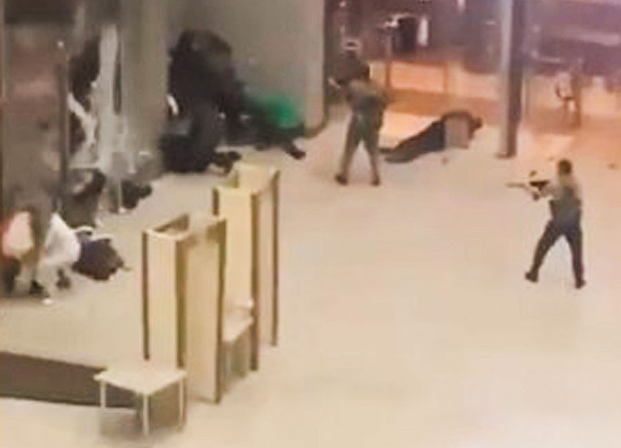 Mosca. Sparatoria in una sala da concerto: almeno 60 morti e 145 feriti, tra cui diversi bimbi