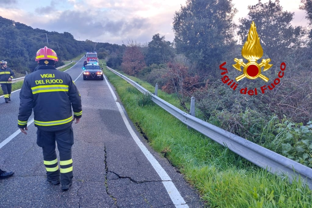 Il maltempo colpisce pesantemente l’Oristanese: chiusi ponte e strada provinciale per un cedimento di oltre 50 centimetri