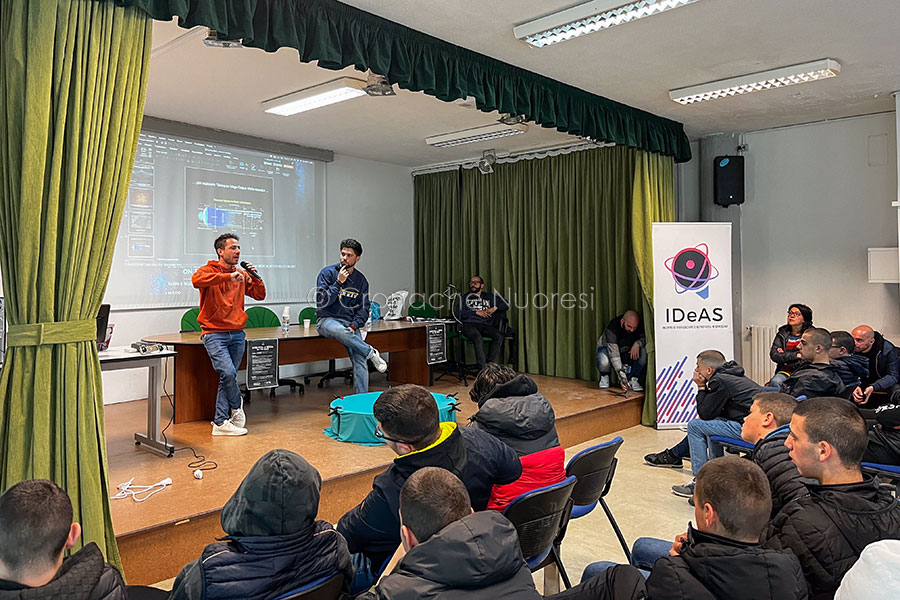 Nuoro. “Scièntzia in Bidda”: la scienza spiegata in sardo agli studenti