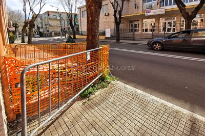 Marciapiede inaccessibile fronte ITC Satta