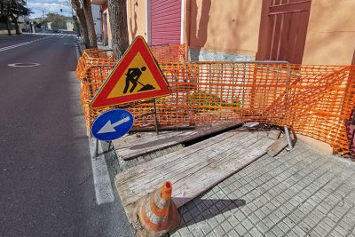 Marciapiede inaccessibile fronte ITC Satta
