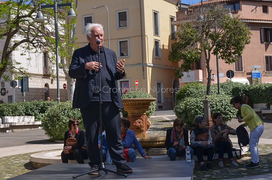 Santoro infiamma i nuoresi: “Non possiamo rimanere indifferenti davanti al genocidio in Palestina”
