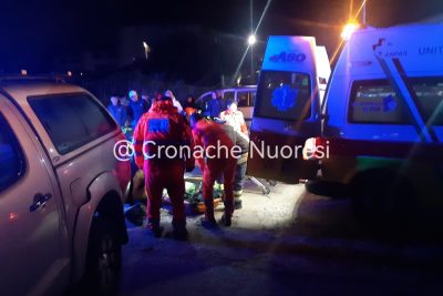 I soccorsi alle due giovani vittime del crollo a Nuoro