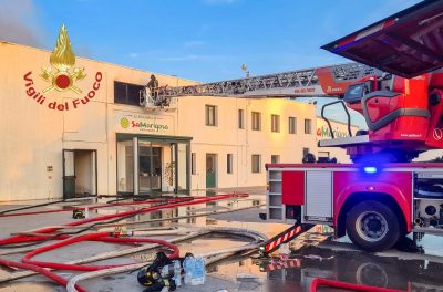 I Vigili del fuoco all'interno dello stabilimento Sa Marigosa