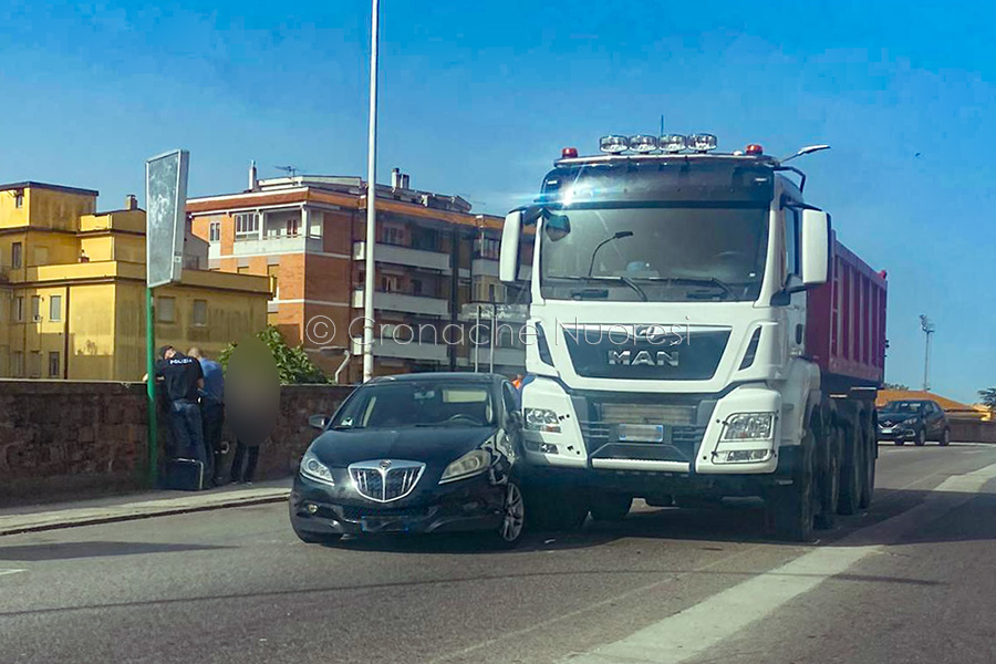 Nuoro. Incidente in viale Trieste: traffico paralizzato in entrata e in uscita dalla città