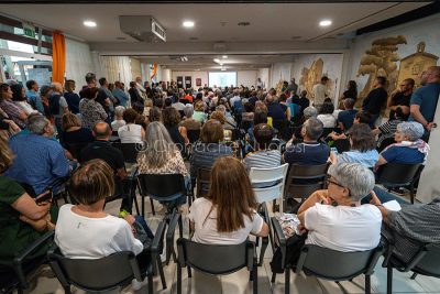 Nuoro, folla all'incontro In palas anzenas (foto S.Novellu)