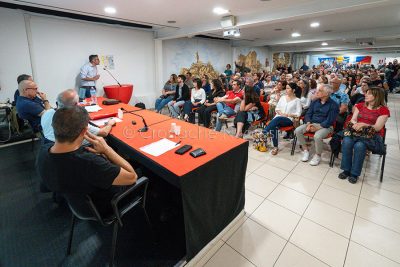 Nuoro, folla all'incontro In palas anzenas (foto S.Novellu)