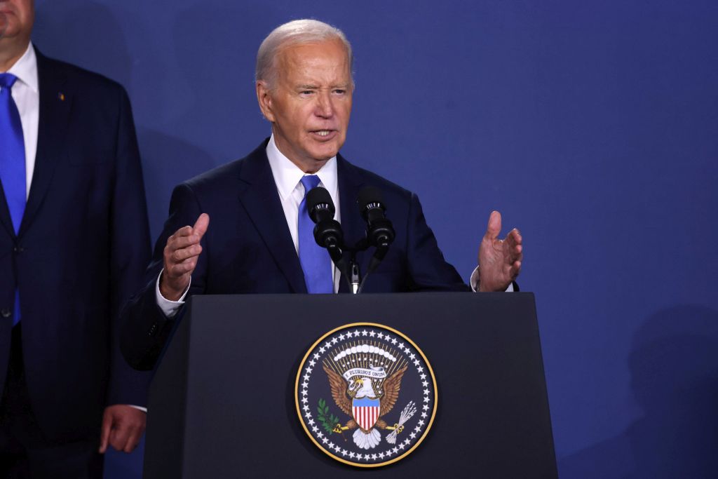 Biden concede la “grazia preventiva” agli avversari di Trump