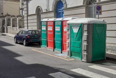 Europeade. Bagni chimici sugli stalli per disabili