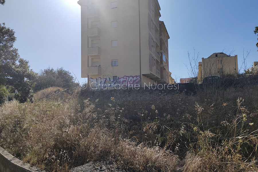 Nuoro. Incendio in viale Repubblica: è il settimo in pochi giorni