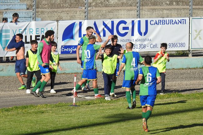 Nuorese, la gioia dopo un gol nell'ultimo campionato (foto Pirisi)