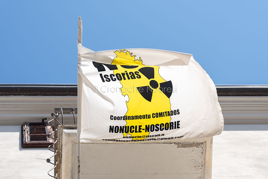 Il popolo sardo ha già detto NO al deposito unico di scorie nucleari e rifiuta il panettone radioattivo