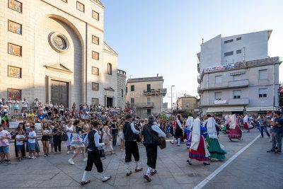 Nuoro, slogan contro la speculazione energetica all'Europeade (foto S.Novellu)
