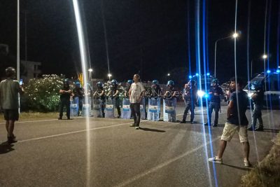 Un momento della protesta al porto di Oristano (foto Cronache Nuoresi)