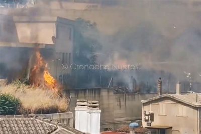 Incendio alla vecchia civica di Nuoro