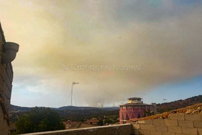 L'incendio di Nuoro visto da Mamoiada (foto D.B.)