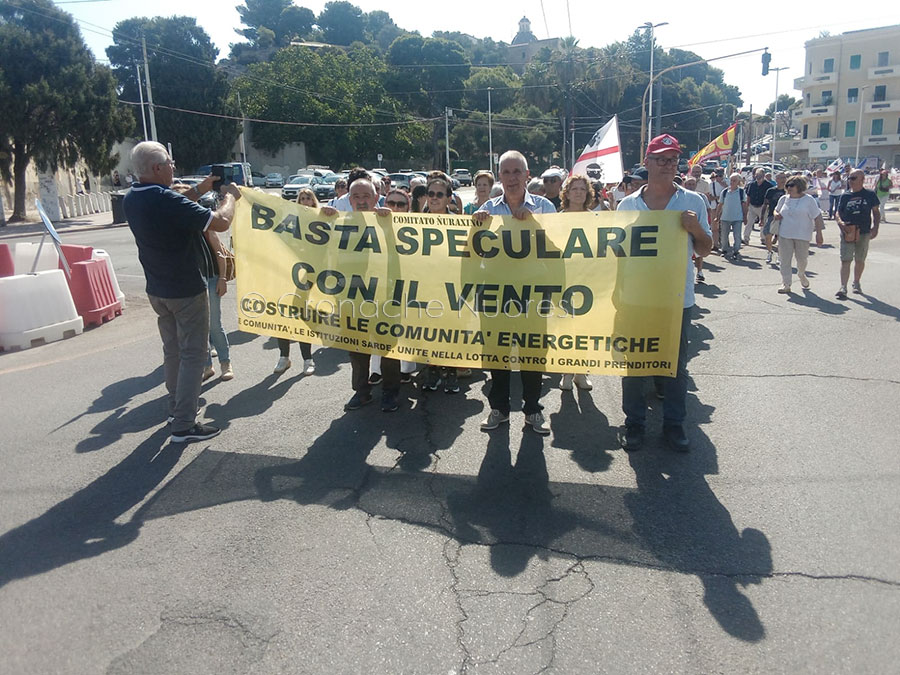 Speculazione energetica. In 3800 davanti alla Regione: “Todde abbia più coraggio”