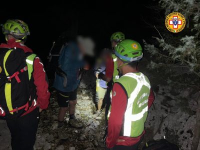 Il Soccorso Alpino coi due escursionisti austriaci a Cala Luna